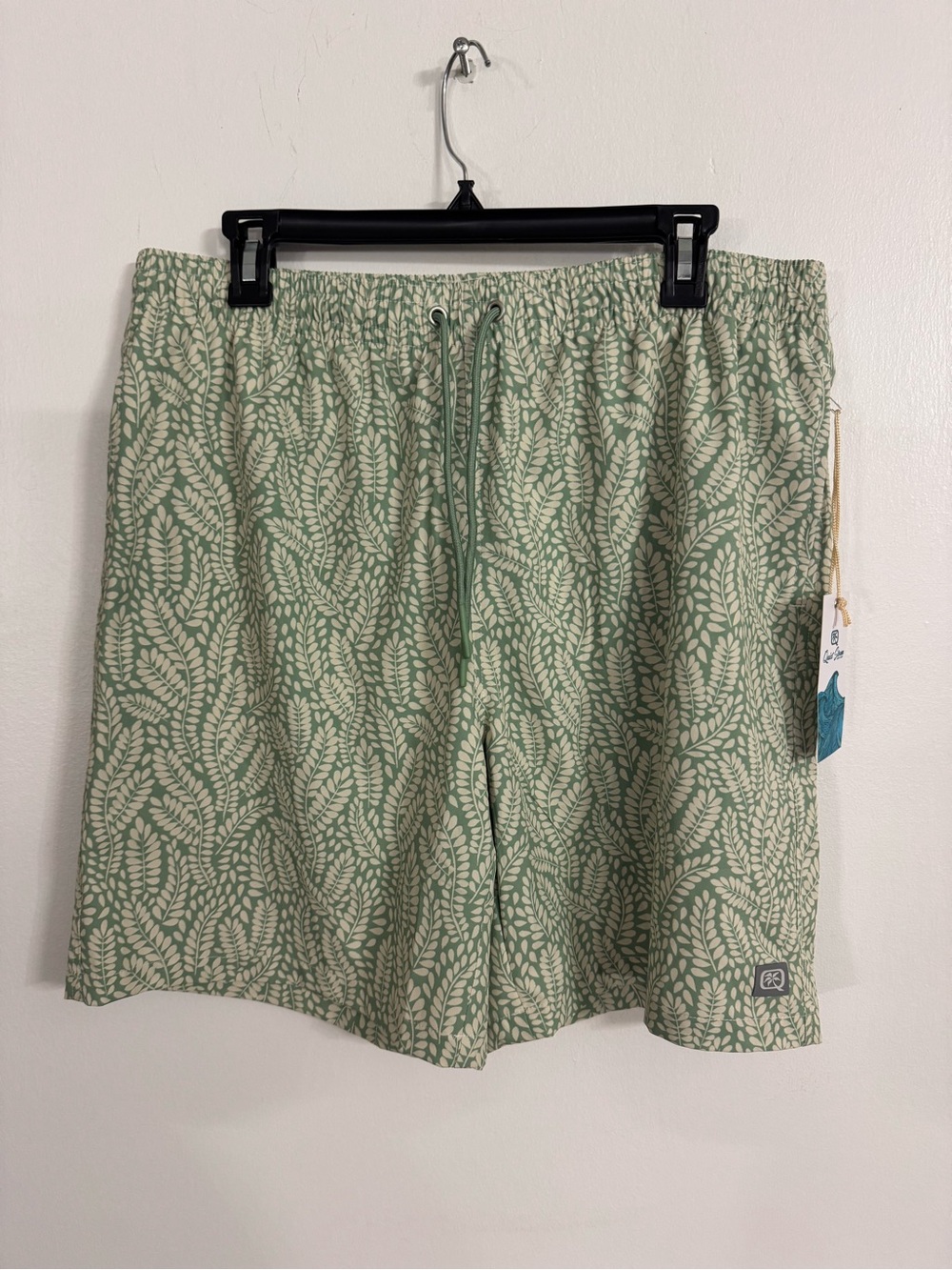 Quiet Storm Men's Green Leaf-Print Swim Shorts